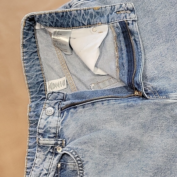 H&M  Size 8 Loose Mom Jeans, Light Wash, Distressed, Gently Used Condition - Picture 11 of 13